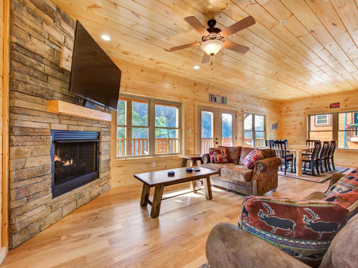 Gatlinburg Escape, 5 Bedrooms, Hot Tub, Arcade, Game Room, Sleeps 16 Exterior foto