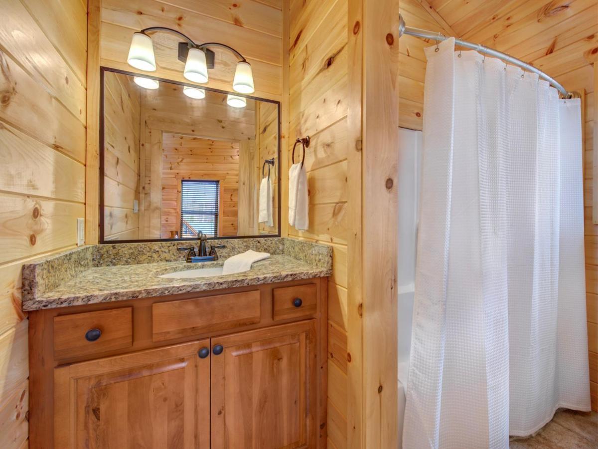 Gatlinburg Escape, 5 Bedrooms, Hot Tub, Arcade, Game Room, Sleeps 16 Exterior foto